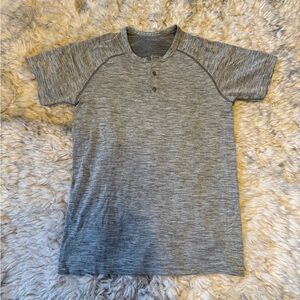 lululemon men’s  Metal Vent Tech Short Sleeve Henley SMALL